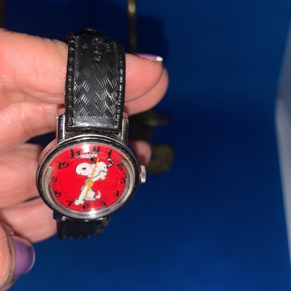 Need repair Vintage 1960s ‘Snoopy’ by ‘Timex’ Hand-Wind‎ Watch main image 8